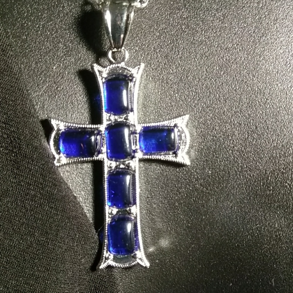 Semi precious gemstone sapphire quartz cross pende
